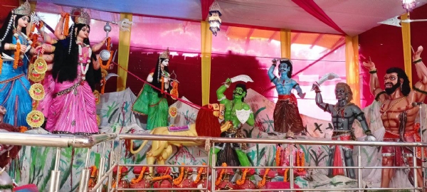 शारदीय नवरात्र के पावन अवसर पर शहर से लेकर  ग्रामीण इलाकों तक आस्था और उत्सव का माहौल