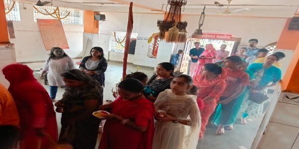 धमतरी–जनपदे नववर्ष–२०२६ - देवालयेषु श्रद्धा, पर्यटन–स्थलेषु उल्लासः