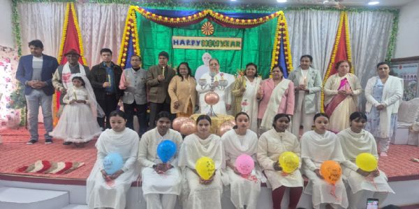 विश्वे वर्धमानानां संघर्षाणां मूलकारणं स्वार्थः इति — महानन्दः