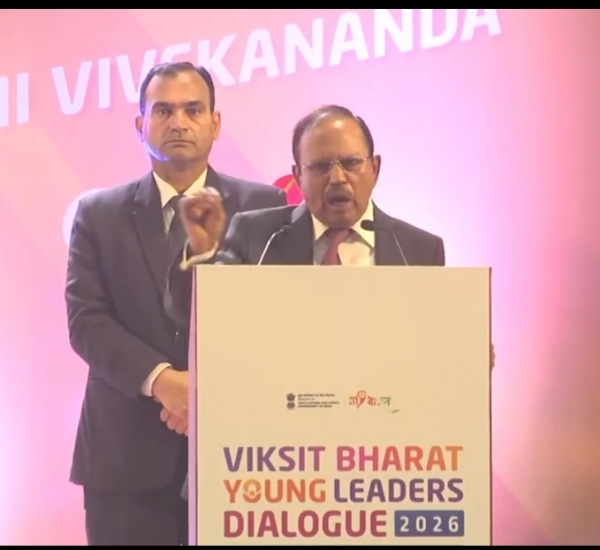 कार्यक्रम को संबोधित करते अजीत डोभाल