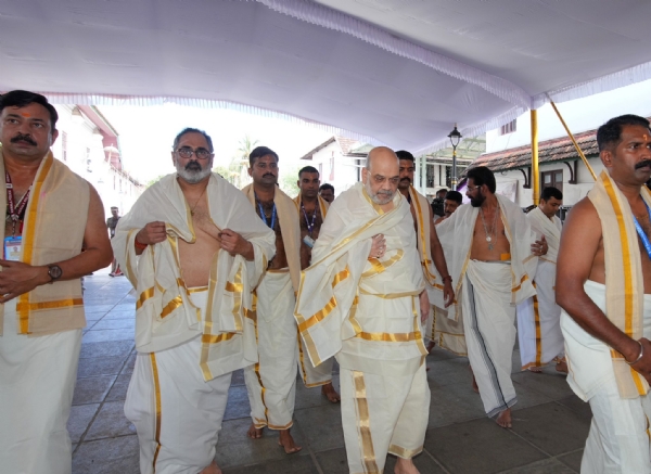 केंद्रीय गृह मंत्री अमित शाग पद्मनाभस्वामी मंदिर में