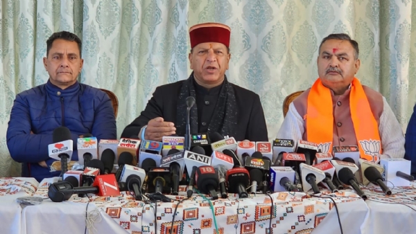 राजीव बिन्दल प्रेस वार्ता में