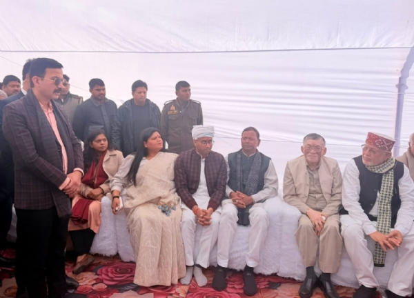 श्रद्धांजलि सभा में मौजूद झारखंड के राज्यपाल संतोष गंगवार, भाजपा प्रदेश अध्यक्ष पंकज चौधरी, कैबिनेट मंत्री सुरेश खन्ना समेत अन्य जनप्रतिनिधि और परिजन।