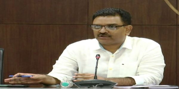 प्रत्येकं कर्मचारिणः डॉक्यूमेंट्स अथ पुलिस वेरिफिकेशन करिष्यते : असीम अरुणः