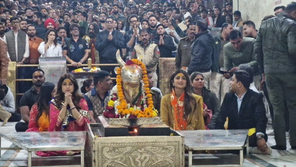 फिल्म अभिनेत्री शिल्पा शेट्टी एवं शमिता शेट्टी ने किए  महाकालेश्वर दर्शन  उज्जैन।
