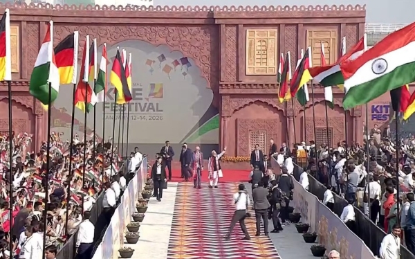 पतंगोत्सव में प्रधानमंत्री नरेन्द्र मोदी संग जर्मन चांसलर फ्रेडरिक मर्ज