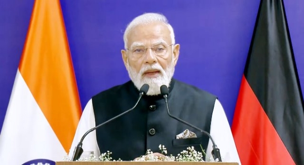 प्रधानमंत्री नरेन्द्र मोदी सोमवार को गांधीनगर में प्रेस वार्ता को संबोधित करते हुए