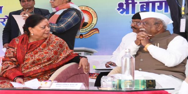 महिलाभ्यः पंचायत राज संस्थासु आरक्षणे दत्ते सति पुरुषैः आपत्तिर्विहितासीत् : वसुन्धरा राजे