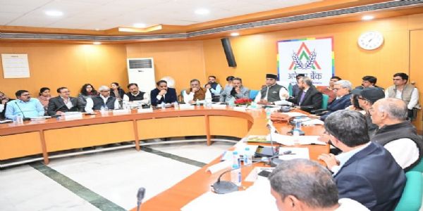 मध्यप्रदेशः - सहकारिता-मन्त्री विश्वासः कैलाशः सारंगः विभागस्य समीक्षां कृत्वा आगामी-कार्ययोजनायै विस्तृतान् निर्देशान् अदात्