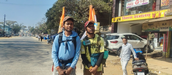 स्केटिंग से भारत दर्शन पर निकले चंदन–अमित, तोरपा पहुंचने पर साहसिक यात्रा बनी चर्चा का विषय