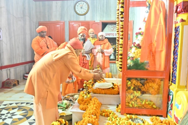 *शिवावतार महायोगी से मुख्यमंत्री ने की नागरिकों के सुखमय जीवन की मंगलकामना*