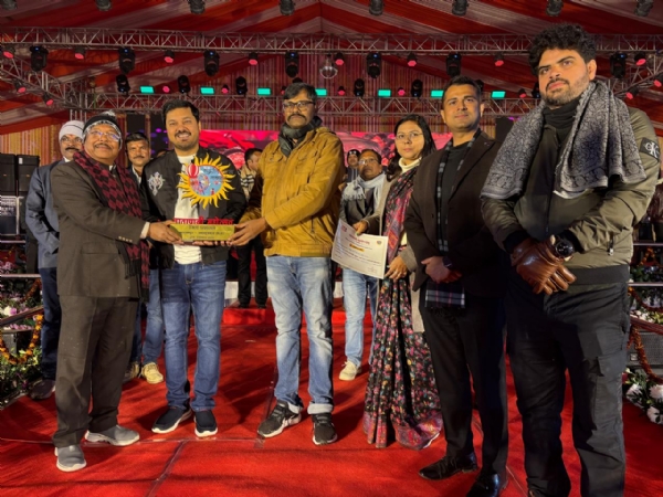 अनुज शर्मा के साथ क्षेत्रीय विधायक और मंत्री रामविचार नेताम।