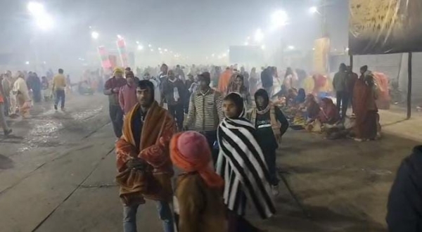 प्रयागराज माघ मेले में श्रद्धालुओं का रेला, मेले का छाया चित्र