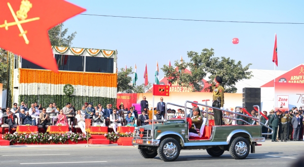 आधुनिक हथियारों के प्रदर्शन के बीच मुख्यमंत्री ने बढ़ाया सेना का मनोबल