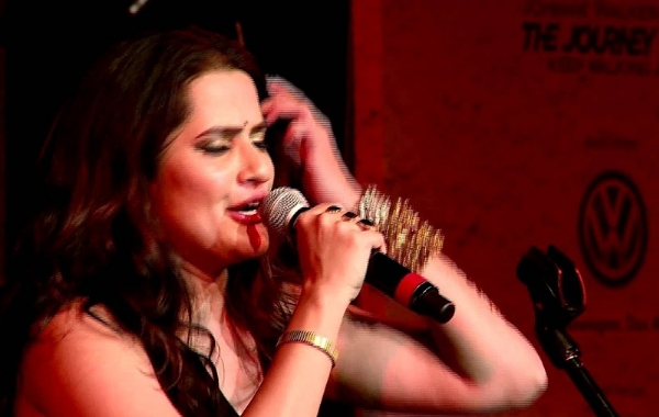 पार्श्व गायक सोना महापात्रा