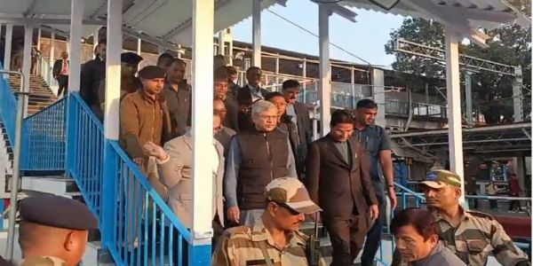 रेल मंत्री अश्विनी वैष्णवो न्यू जलपाईगुड़ी स्थानकस्य विकास कार्याणामकरोत् निरीक्षणम्