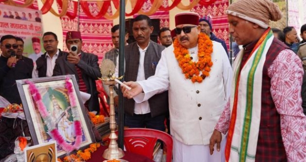 कार्यक्रम का शुभारंभ करते कैबिनेट मंत्री सतपाल महाराज।