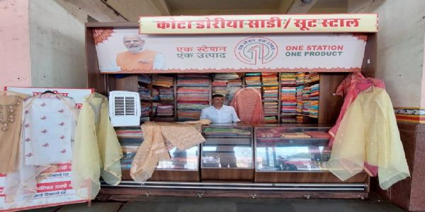 स्थानके यात्रिभ्यो लप्स्यति स्थानीय हस्तशिल्पस्य स्वादः, ‘एक स्टेशन एक उत्पाद’ इति योजनया वर्धिता सुविधा