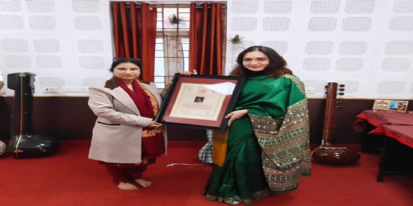 बीएचयू सहायक आचार्यो डॉ. सुप्रिया शाह सहजानंद सरस्वती सेवा श्री सम्माननेन सम्मानितः