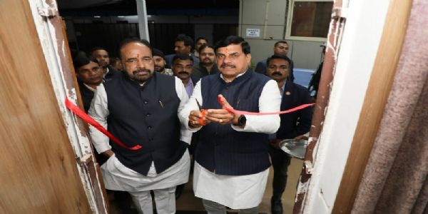 मध्यप्रदेशस्य पूर्व-मन्त्रिणा भार्गवेन सह मुख्यमन्त्रिणः साक्षात्कार:, बाल-हृदय-रोगिणां सहायार्थं विशेष-कक्षस्य लोकार्पणम्