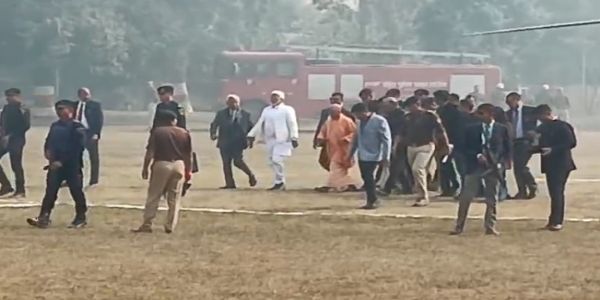 उत्तरप्रदेशस्य कैबिनेट मंत्रिणो राकेश सचानस्य बालिकाविवाहे कानपुरं प्राप्नोत् मुख्यमंत्री योगी ,अनेके बहवो नेतारोऽपि आगताः