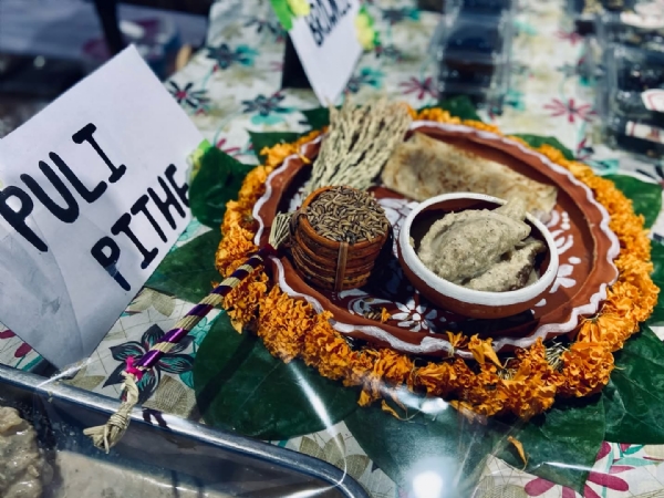 खड़ग़पुर में पीठा पुली उत्सव का छवि