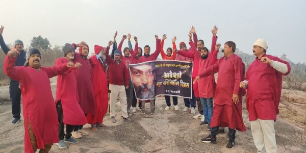 ओशो इत्यस्य परिनिर्वाण दिवसे अनुयाइयोद्वारा गोरखगिरौ अददात् श्रद्धांजलिम्