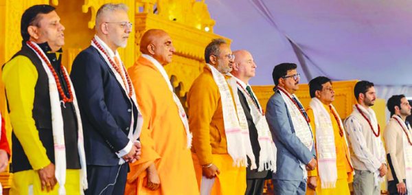 दीक्षांत समारोह के दौरान मंचासीन अतिथि