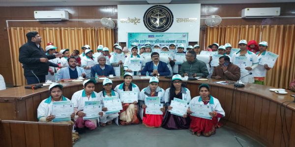 मुख्यमन्त्री–स्वरोजगार–योजनायां त्रयस्त्रिंशत् (३३) महिलाभ्यः प्रशिक्षण–प्रमाणपत्रं लब्धम्