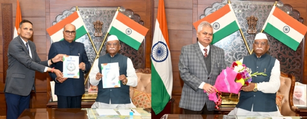 लोकायुक्त और राज्य निर्वाचन आयुक्त ने की राज्यपाल से मुलाकात लोकायुक्त और राज्य निर्वाचन आयुक्त ने की राज्यपाल से मुलाकात