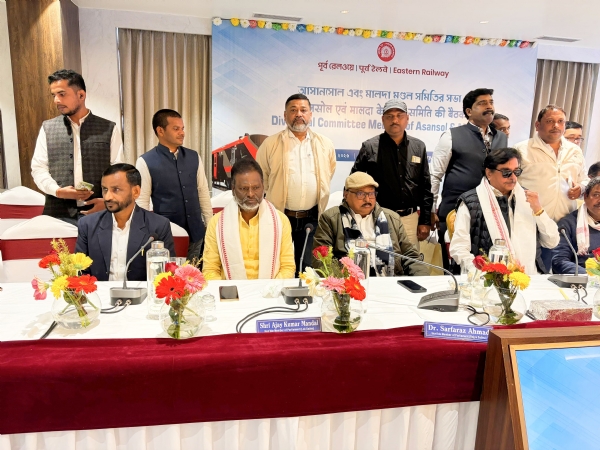 बैठक में शामिल सांसद