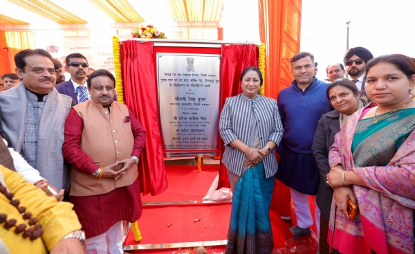 शालीमार बाग विधानसभा में ड्राई मुनक नहर के पुनरुद्धार एवं छठ घाट के विकास, सर्विस रोड के निर्माण तथा सिंगलपुर पुल के चौड़ीकरण और सौंदर्यीकरण कार्यों का शिलान्यास करती दिल्ली की मुख्यमंत्री रेखा गुप्ता शालीमार बाग विधानसभा में ड्राई मुनक नहर के पुनरुद्धार एवं छठ घाट के विकास, सर्विस रोड के निर्माण तथा सिंगलपुर पुल के चौड़ीकरण और सौंदर्यीकरण कार्यों का शिलान्यास करती दिल्ली की मुख्यमंत्री रेखा गुप्ता