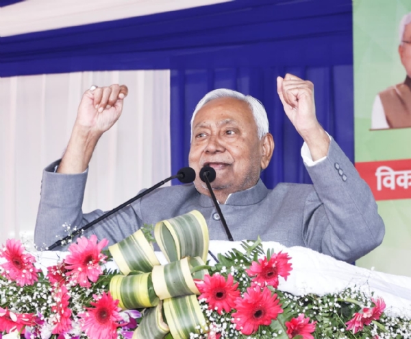 मुख्यमंत्री शिवहर में जनता को सम्बोधित करते हुए मुख्यमंत्री शिवहर में जनता को सम्बोधित करते हुए