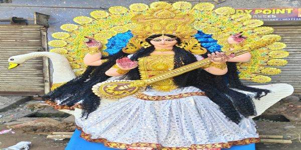 रामगढ़ जिल्लायामुत्साहेन जाता मां सरस्वत्याः पूजा