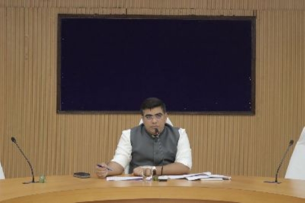 पीएम सूर्यघर मुफ्त बिजली योजना के प्रभावी क्रियान्वयन के लिए कलेक्टर कुणाल दुदावत ने की समीक्षा