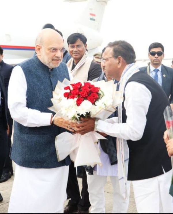 अमित शाह का स्वागत करते प्रदेश अध्यक्ष पंकज चौधरी अमित शाह का स्वागत करते प्रदेश अध्यक्ष पंकज चौधरी