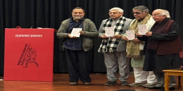 पुरुषोत्तम-अग्रवालस्य नवीन-पुस्तकस्य ‘मजबूती का नाम महात्मा-गान्धी’ इत्यस्य लोकार्पणम्