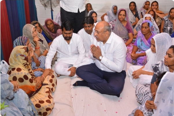 नीलेश मांडलेवाला के प्रयास