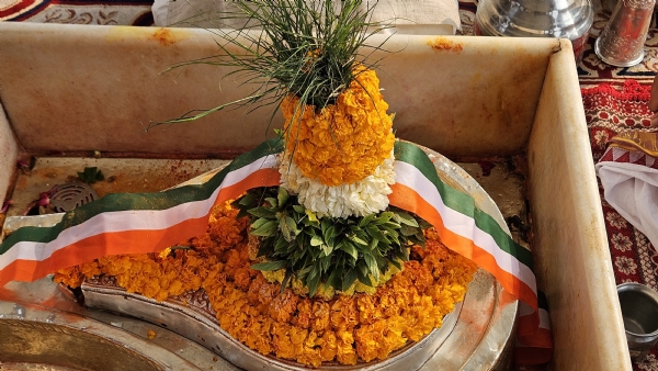 गणतंत्र दिवस पर श्री काशी विश्वनाथ धाम का तिरंगा श्रंगार