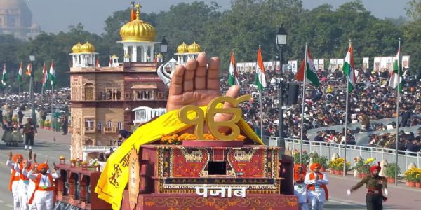 नव दिल्ल्याः कर्तव्य पथि दृष्टस्य गुरु तेग बहादुरस्य हुतात्मतां प्रत्याधारिता पंजाबस्य प्रदर्शिनी