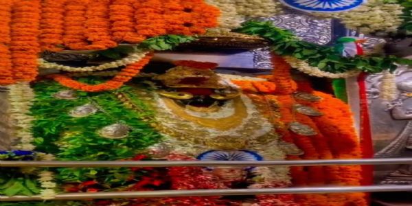 गणतंत्र दिवसे तिरंगस्य आभायां विकसितं विंध्यधाम, धर्म-राष्ट्रम् एकस्मिन् सूत्रे बद्धवत्