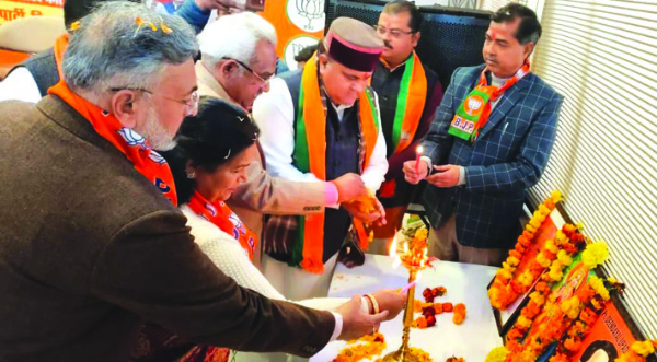 सम्मेलन का शुभारम्भ करते अतिथि