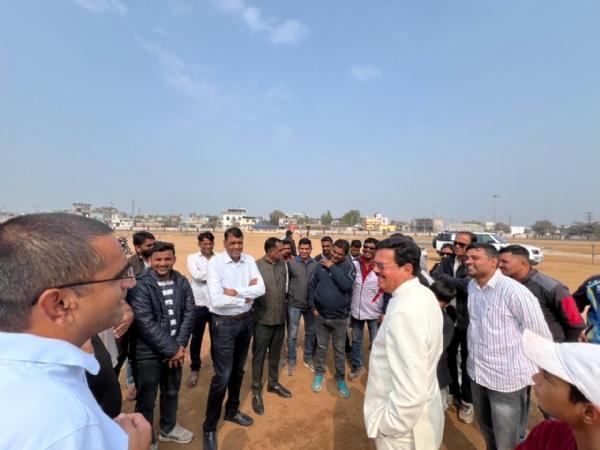चित्तौड़गढ़ जिले के निंबाहेड़ा में क्रिकेट प्रतियोगिता की तैयारियों का जायजा लेते पूर्व सहकारिता मंत्री उदयलाल आंजना।