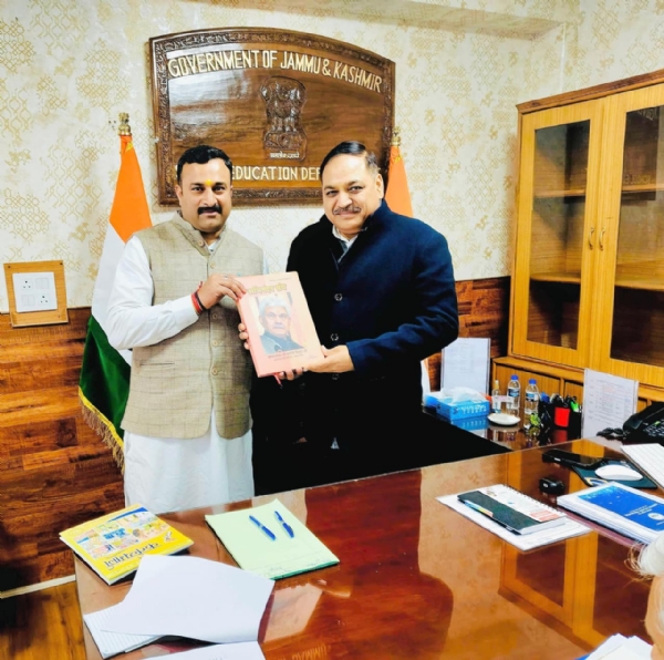 शिक्षा सचिव से शिष्टाचार भेंट कर संस्कृत व वैदिक शिक्षा के संरक्षण पर चर्चा की