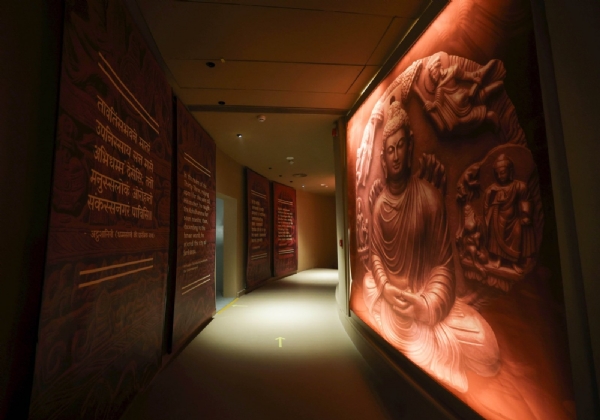 बुद्ध के पिपरावा अवशेषों की प्रदर्शनी बुद्ध के पिपरावा अवशेषों की प्रदर्शनी