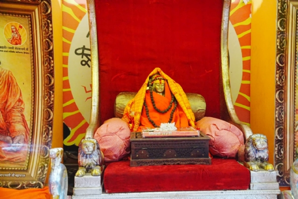 ज्योतिर्मठ के प्रथम शंकराचार्य तोटकाचार्य की मूर्ति