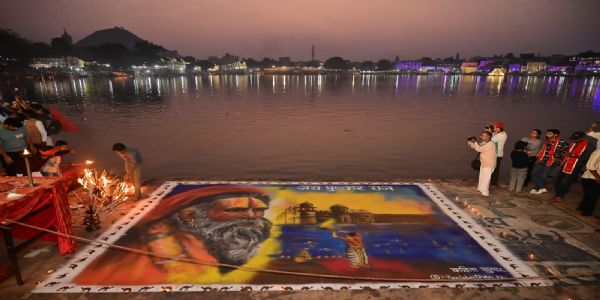 तीर्थराज–पुष्कर–सरोवरे पौष–मास–पूर्णिमातः समग्र–मासं स्नान–अनुष्ठानस्य प्रारम्भः