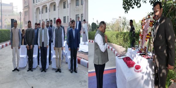 पुलिस मुख्यालये राष्ट्रपितुः महात्मनो गांधिनः पुण्यतिथौ श्रद्धांजलिः अर्पितः