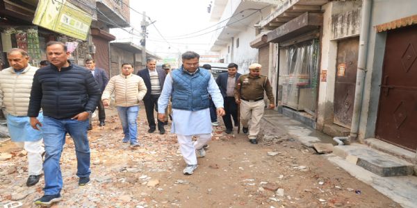 (अद्यतनीकृता) दिल्ली सर्वकारस्य मंत्रिणो बवाना विधानसभायां विकास कार्याणामकरोत् शुभारंभम्