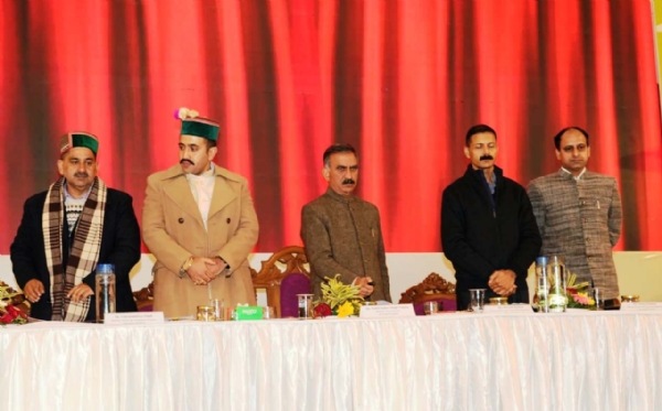 मुख्यमंत्री योजनाओं का शुभारंभ करते हुए मुख्यमंत्री योजनाओं का शुभारंभ करते हुए